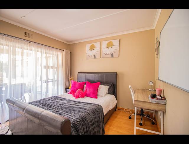4 BEDROOM HOUSE FOR SALE IN ALBEMARLE EXT 1